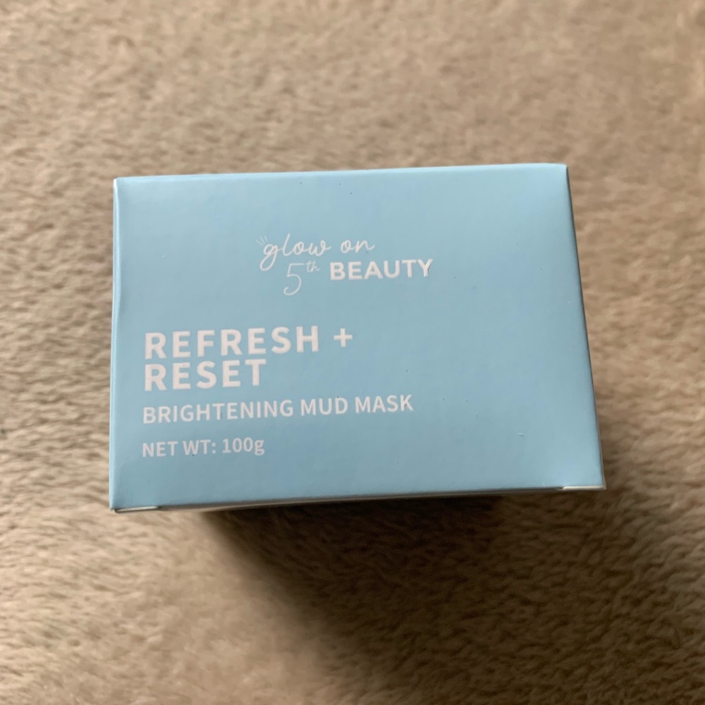Glow on 5th Refresh & Reset Brightening Mud Mask